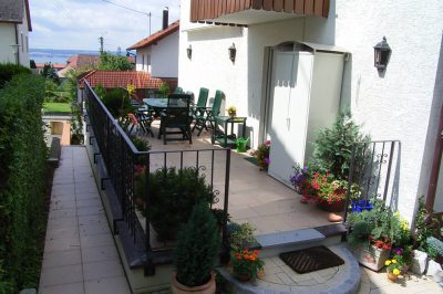 Terrasse auf Betonfertiggarage