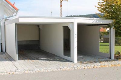 Garage mit Carport und Vordach