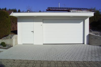 Fertiggarage mit Vordach