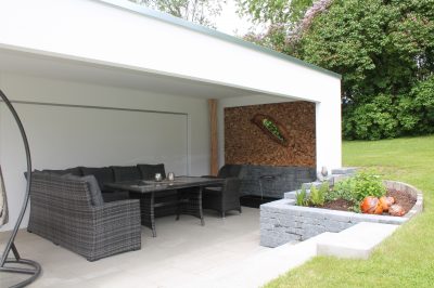 Beton-Carport als Freisitz