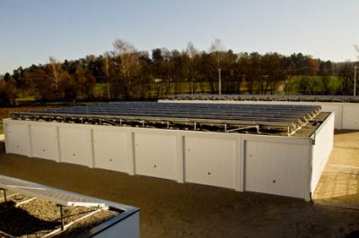 Reihengaragen mit Photovoltaikdach