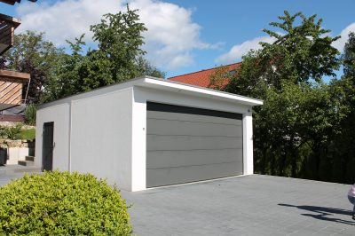 MAXI-Garage mit Tür und Vordach