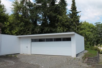 MAXI-Garage mit Tür und Vordach