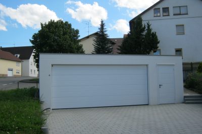 MAXI-Garage mit Tür