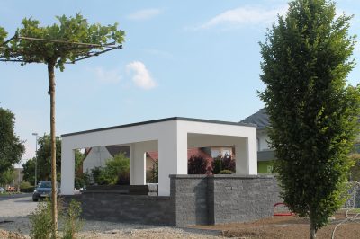 Beton-Carport / Freisitz