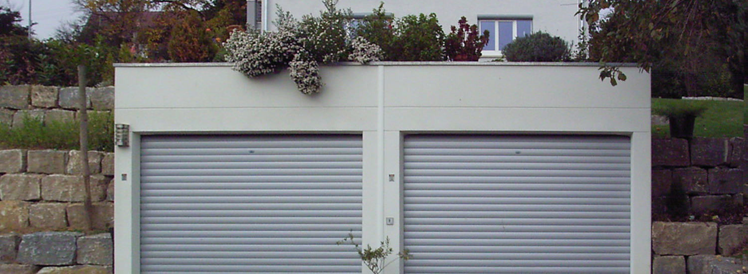 Garage mit Brüstung